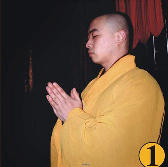 跪拜佛图片,感悟佛光普照